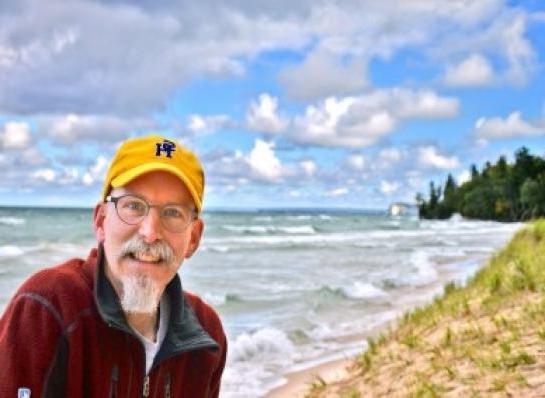 Todd Marsee, 94年，密歇根海洋基金高级平面设计师
